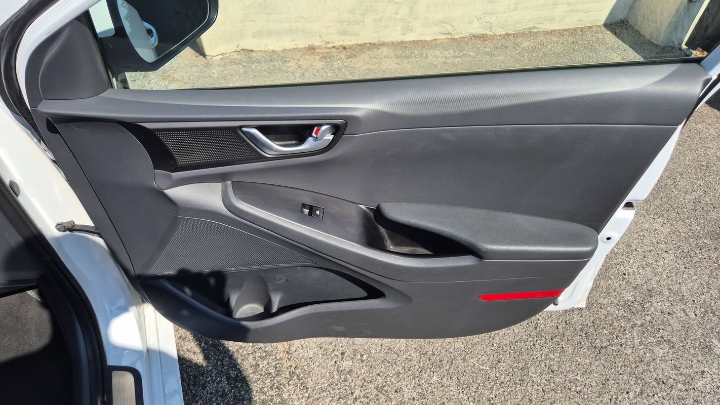 Hyundai Ioniq - Photo 22