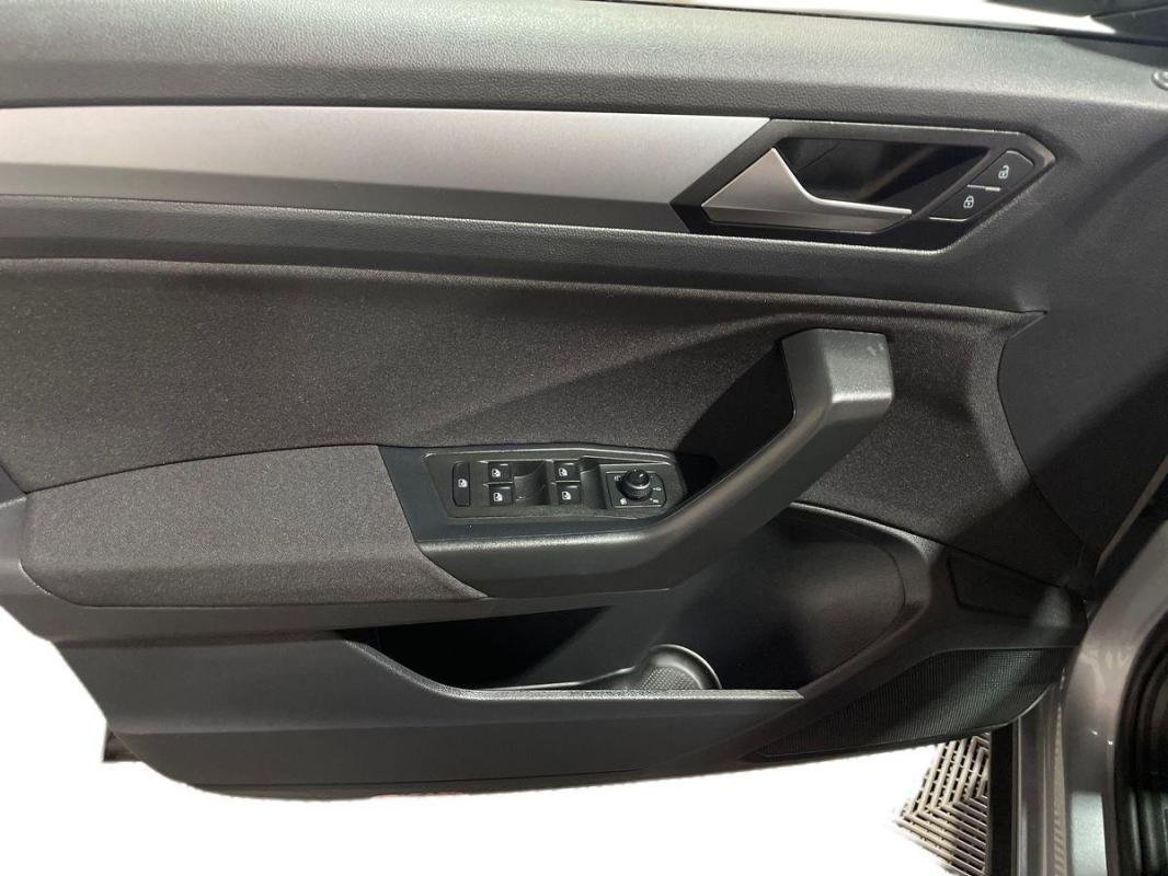 Volkswagen T-Roc - Photo 15