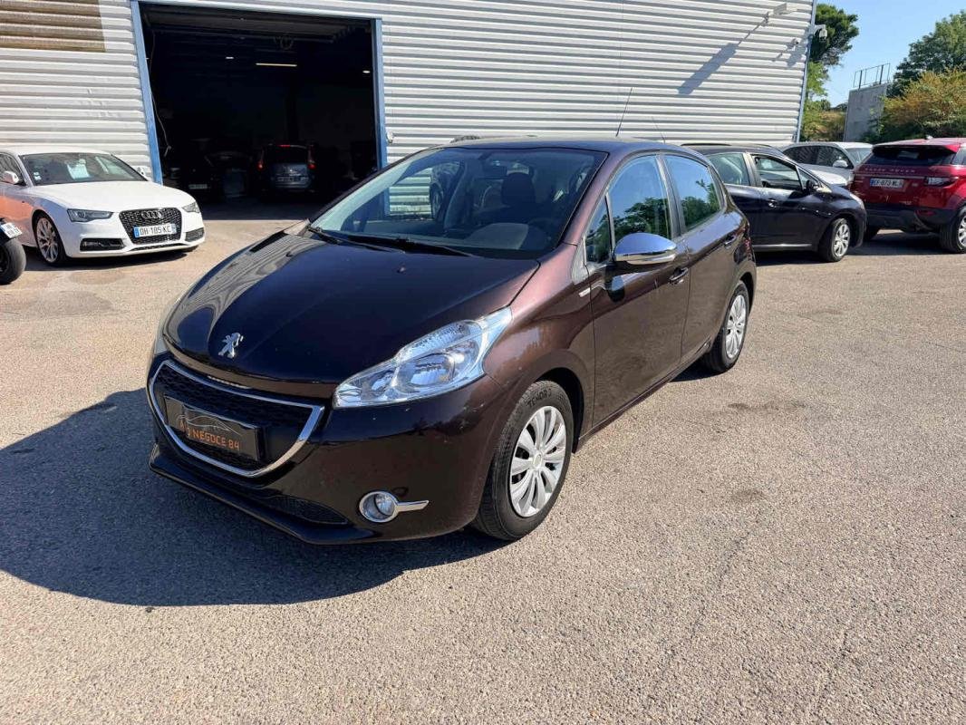 Peugeot 208 - Photo 1