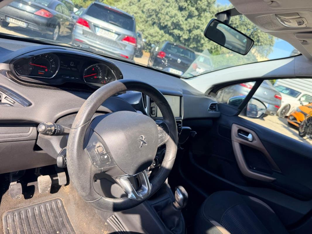Peugeot 208 - Photo 8