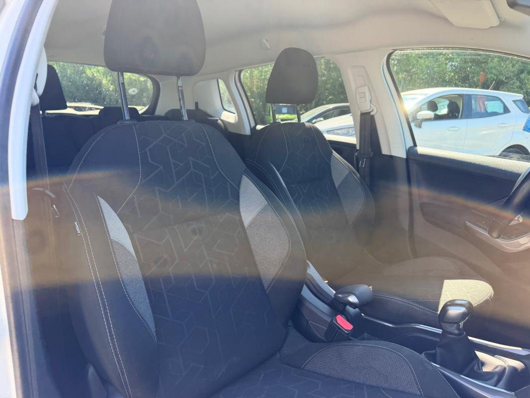 Peugeot 2008 - Photo 9