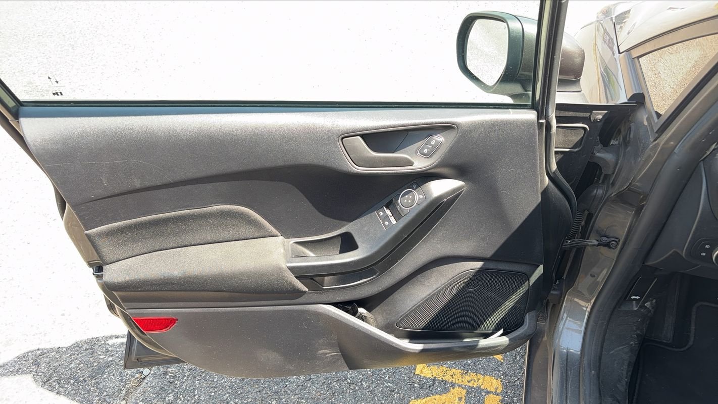 Ford Fiesta - Photo 7