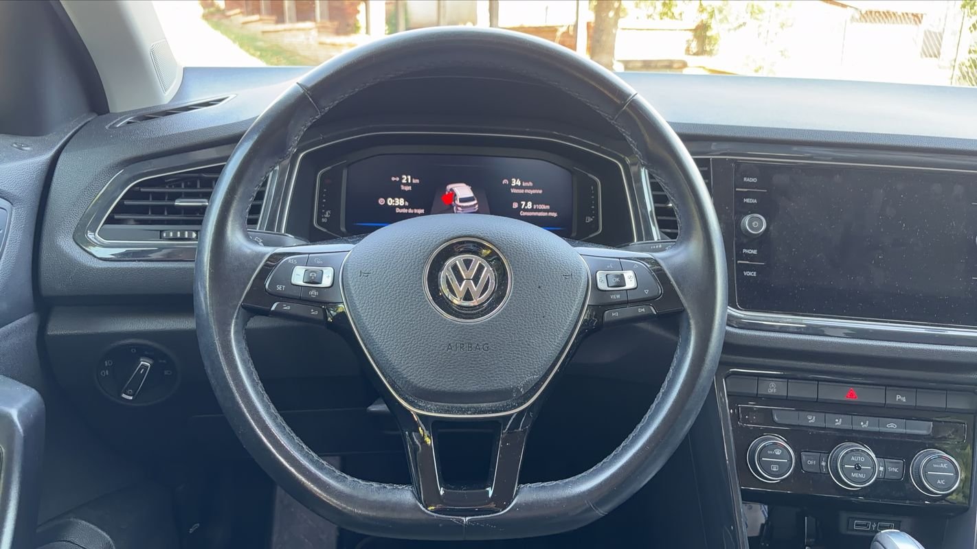 Volkswagen T-Roc - Photo 23