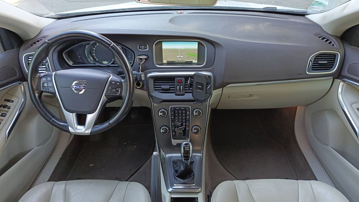Volvo V40 - Photo 11