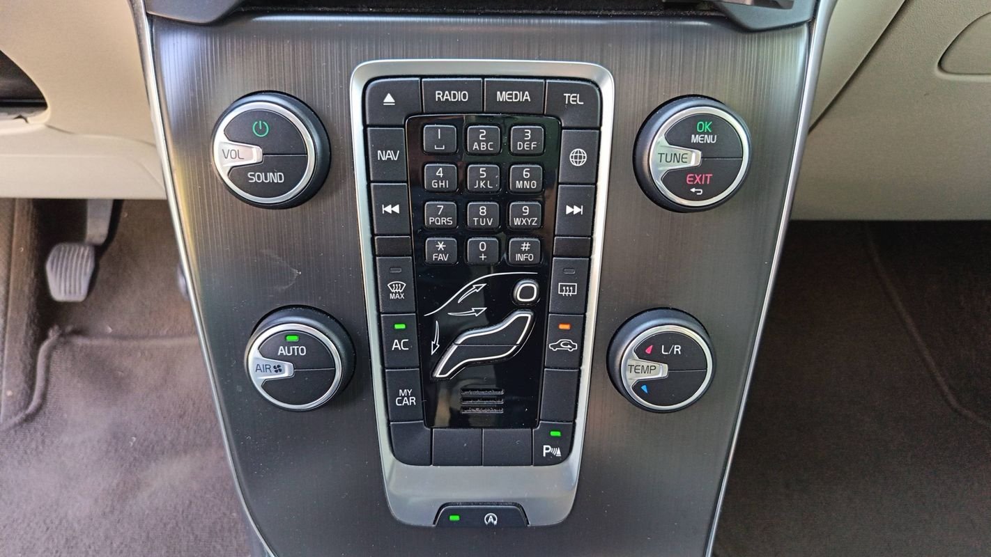 Volvo V40 - Photo 13