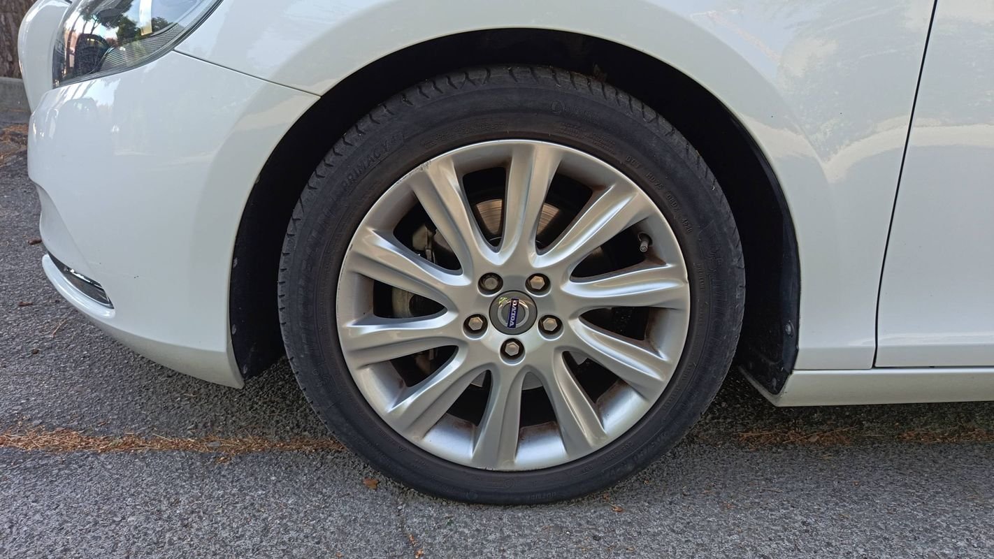 Volvo V40 - Photo 18