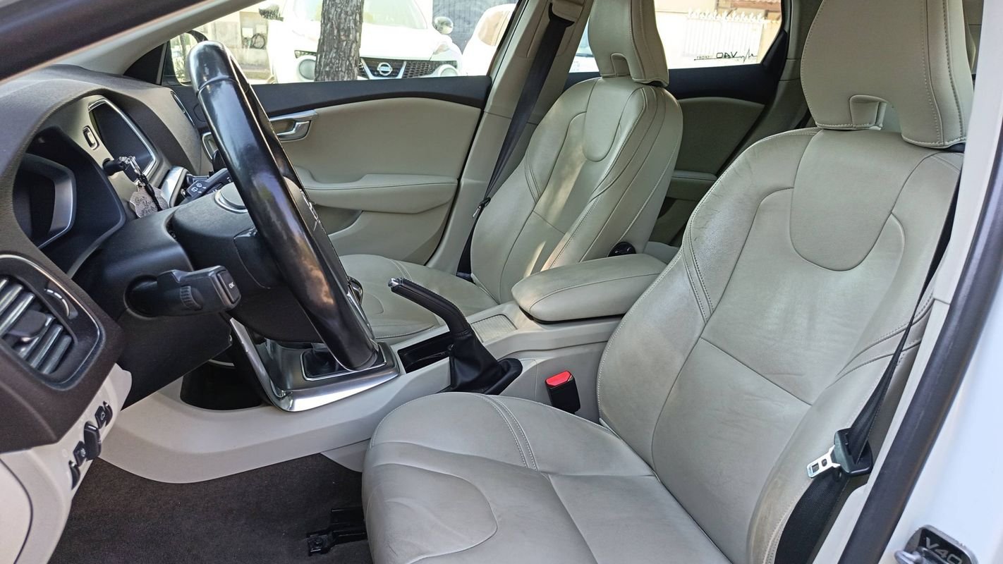Volvo V40 - Photo 25