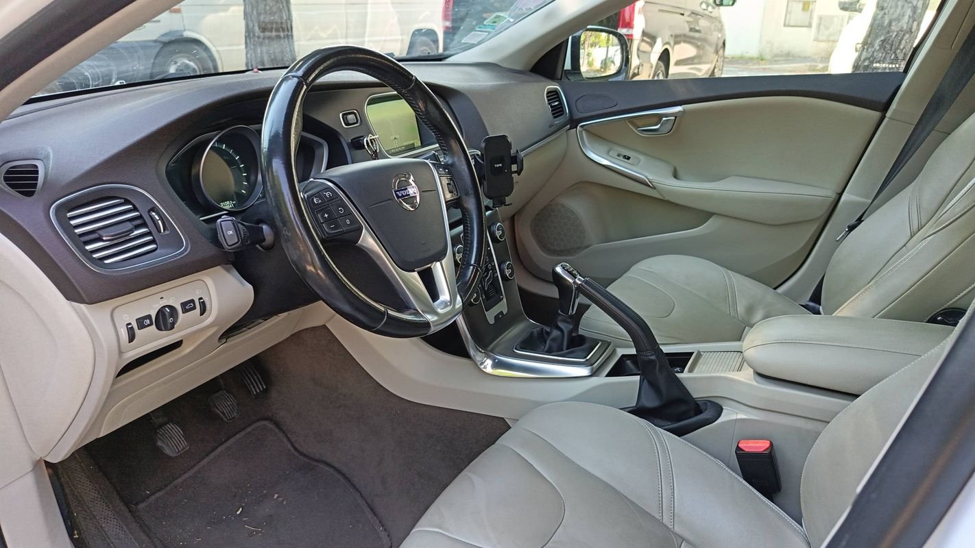 Volvo V40 - Photo 8