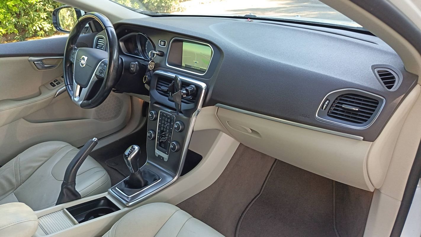 Volvo V40 - Photo 10