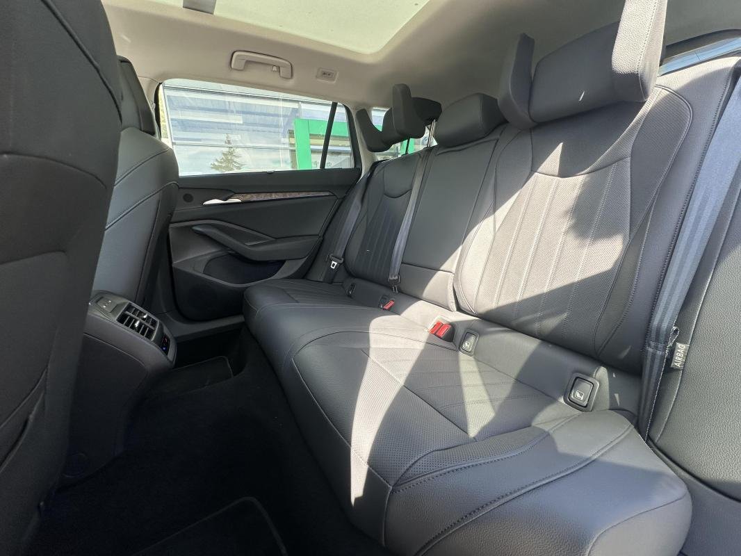 Skoda Superb Combi - Photo 11