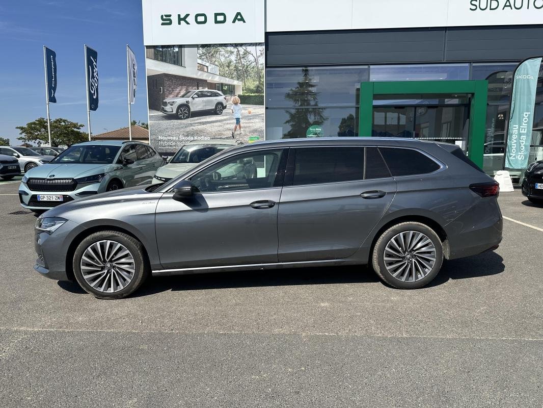 Skoda Superb Combi - Photo 2