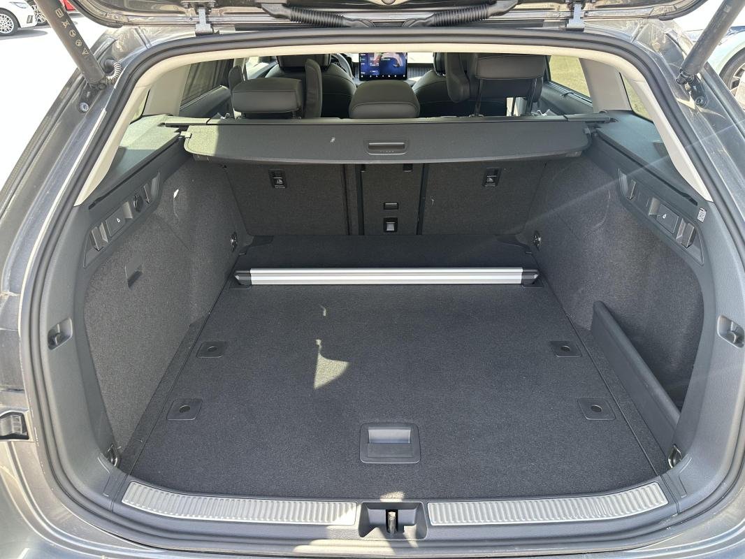Skoda Superb Combi - Photo 26