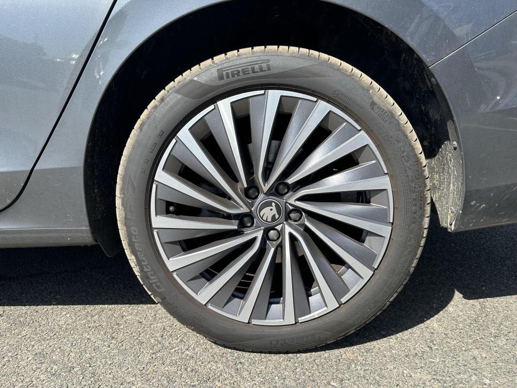 Skoda Superb Combi - Photo 9