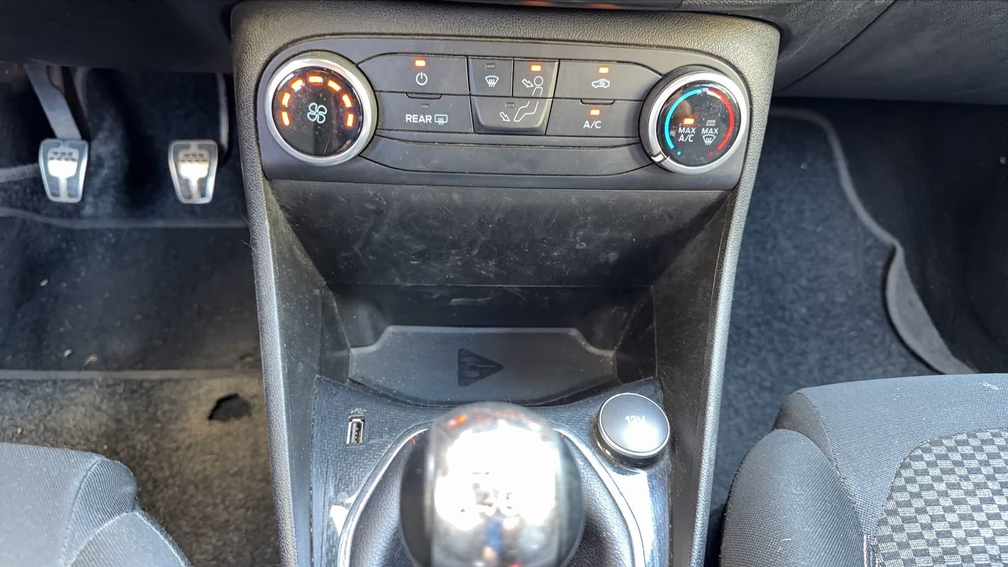 Ford Fiesta - Photo 13