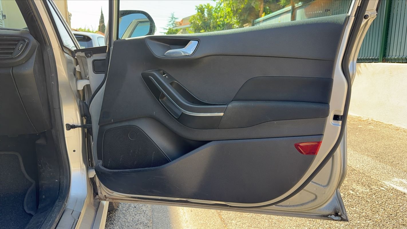 Ford Fiesta - Photo 24