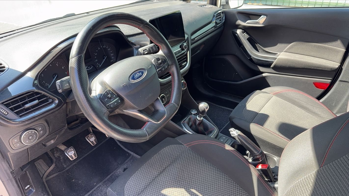 Ford Fiesta - Photo 8