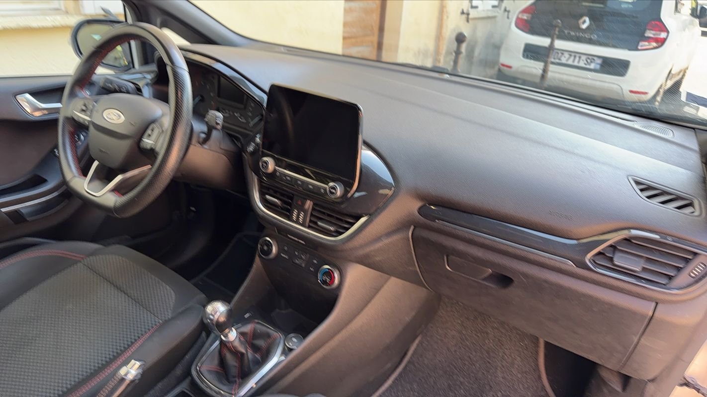 Ford Fiesta - Photo 10