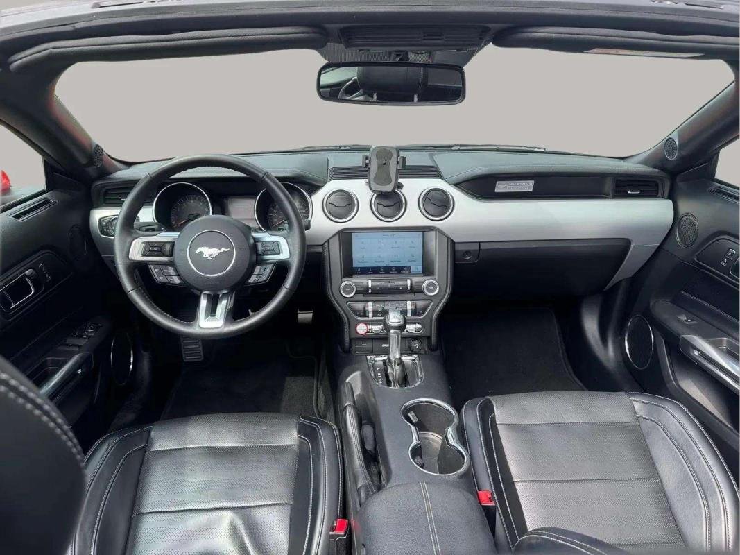 Ford Mustang - Photo 8