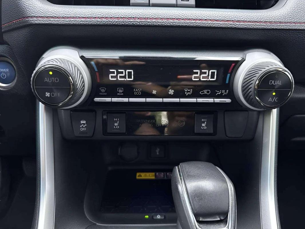 Toyota RAV4 - Photo 12