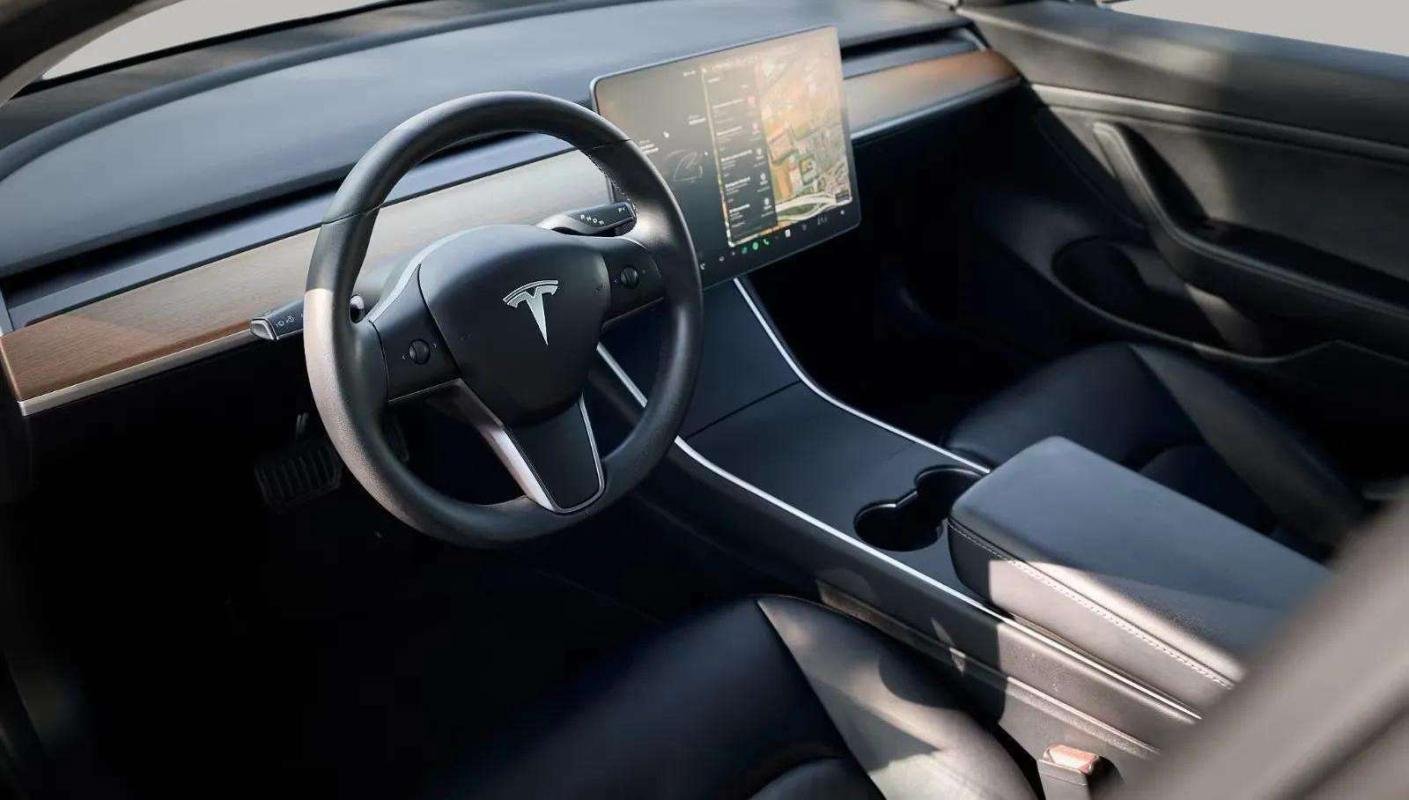 Tesla Model 3 - Photo 11