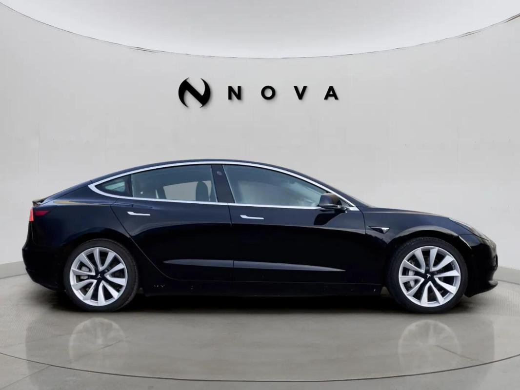 Tesla Model 3 - Photo 4