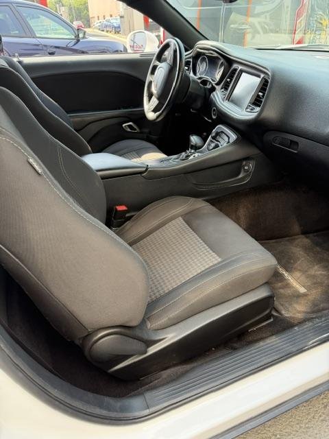 Dodge Challenger - Photo 17