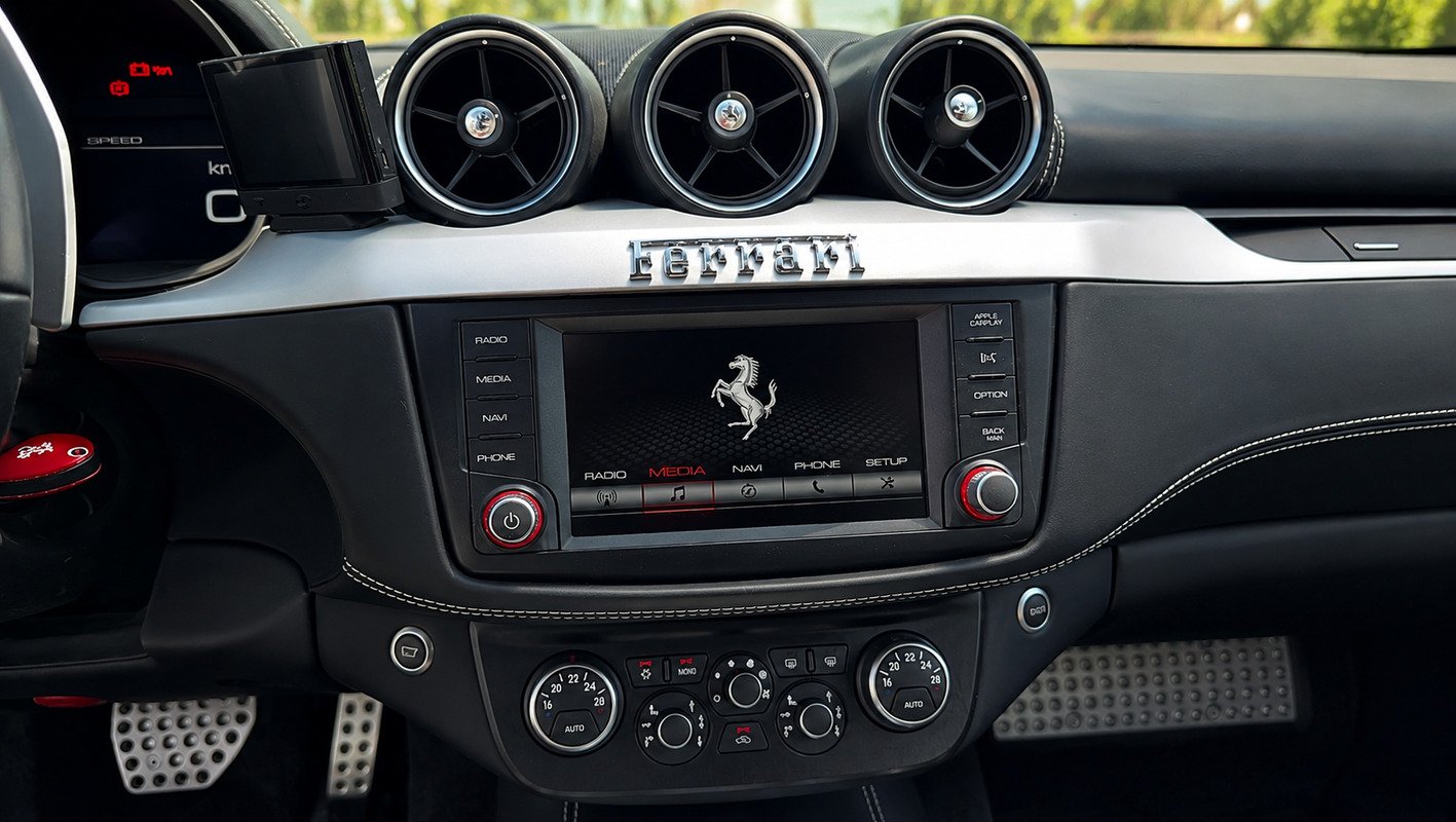 Ferrari FF - Photo 13