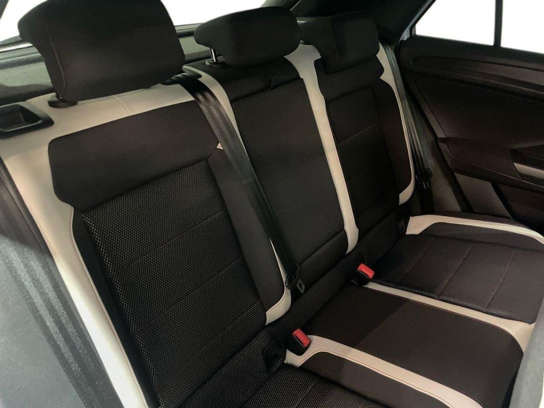 Volkswagen T-Roc - Photo 23