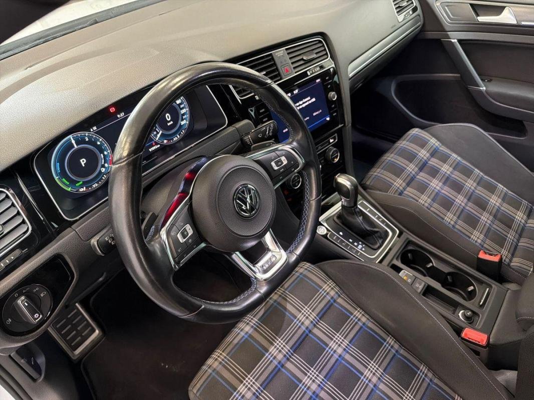 Volkswagen Golf - Photo 9