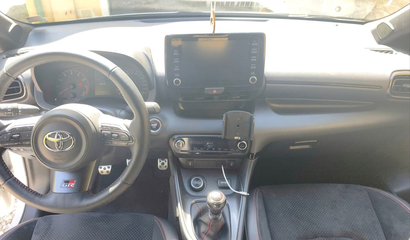 Toyota Yaris - Photo 11
