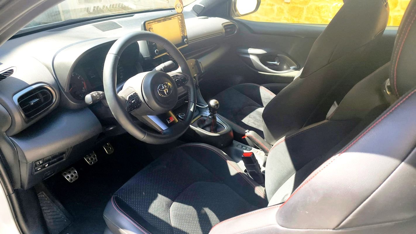 Toyota Yaris - Photo 8