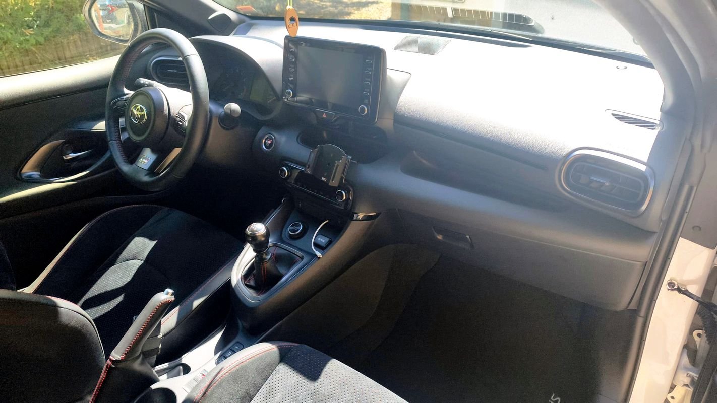 Toyota Yaris - Photo 10