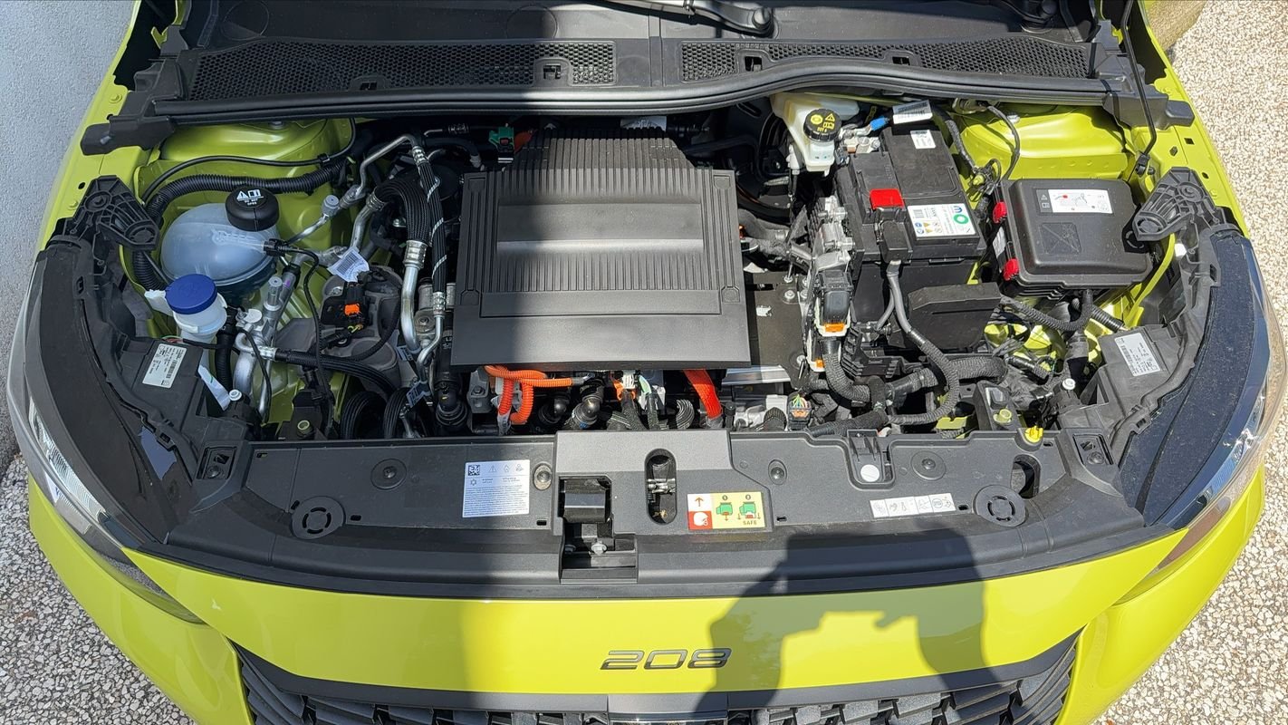Peugeot E-208 - Photo 15