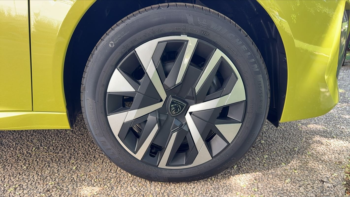 Peugeot E-208 - Photo 17