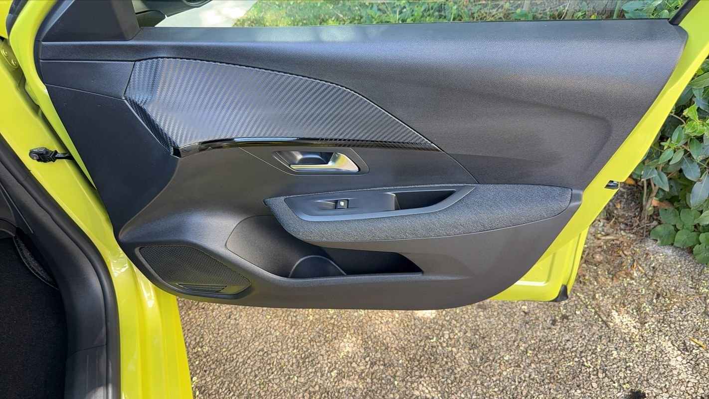Peugeot E-208 - Photo 23