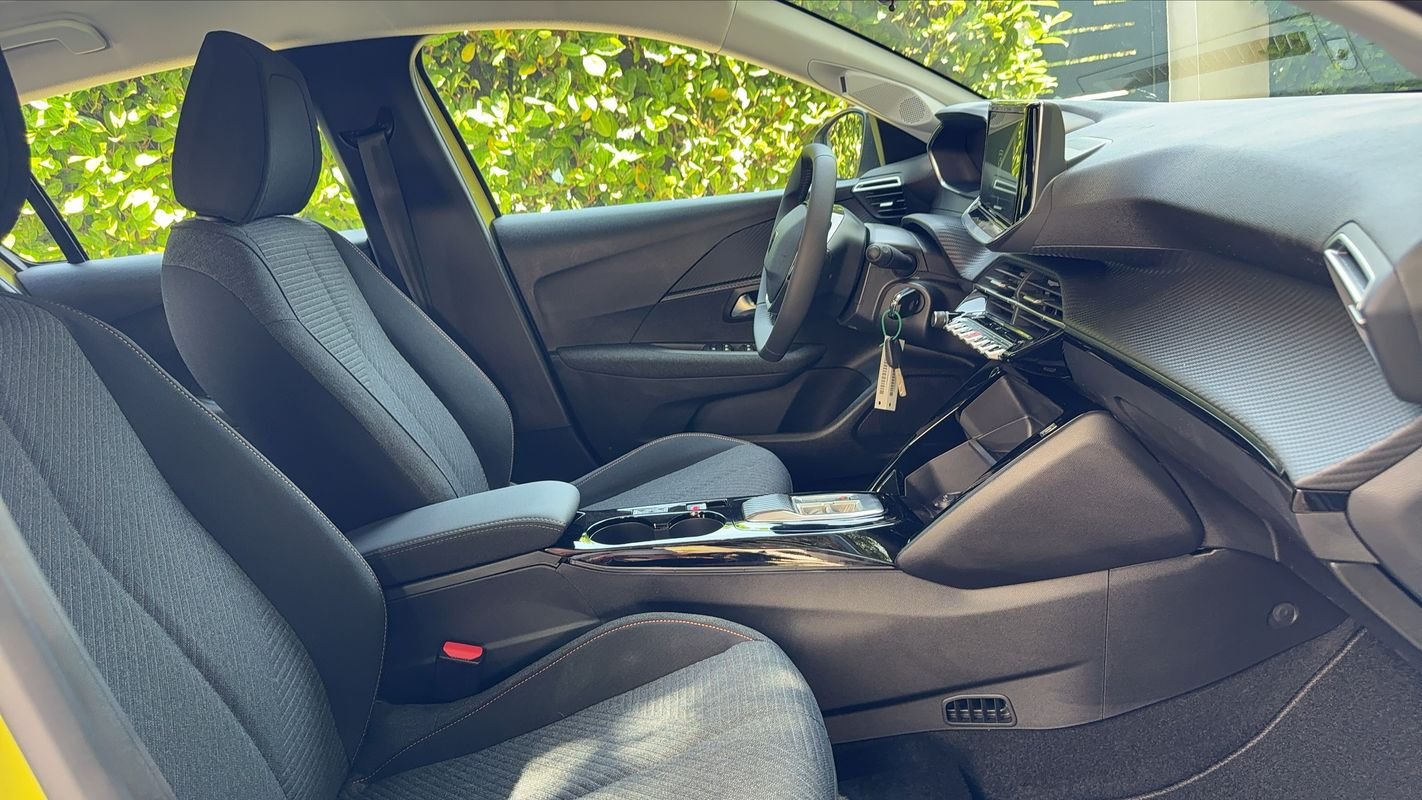 Peugeot E-208 - Photo 26