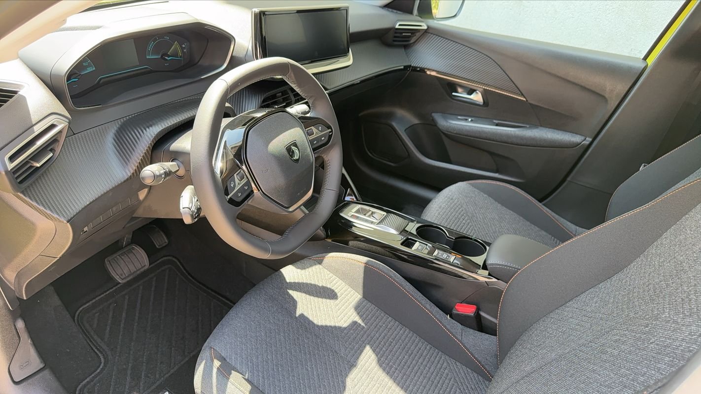 Peugeot E-208 - Photo 8