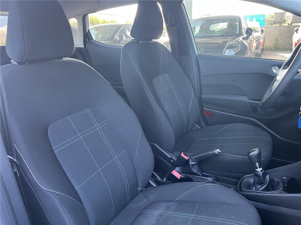 Ford Fiesta - Photo 12