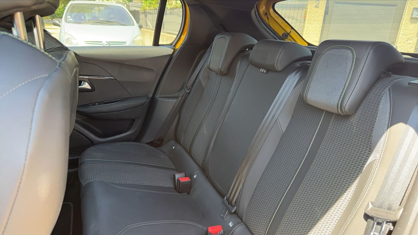 Peugeot 208 - Photo 9