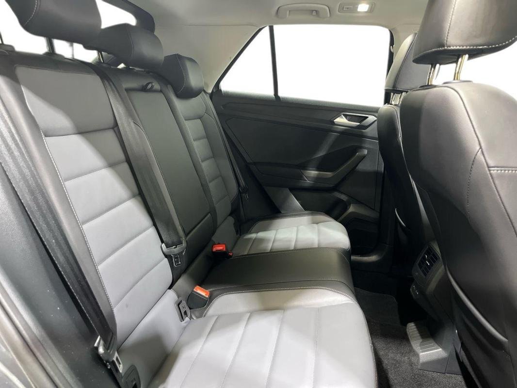 Volkswagen T-Roc - Photo 23