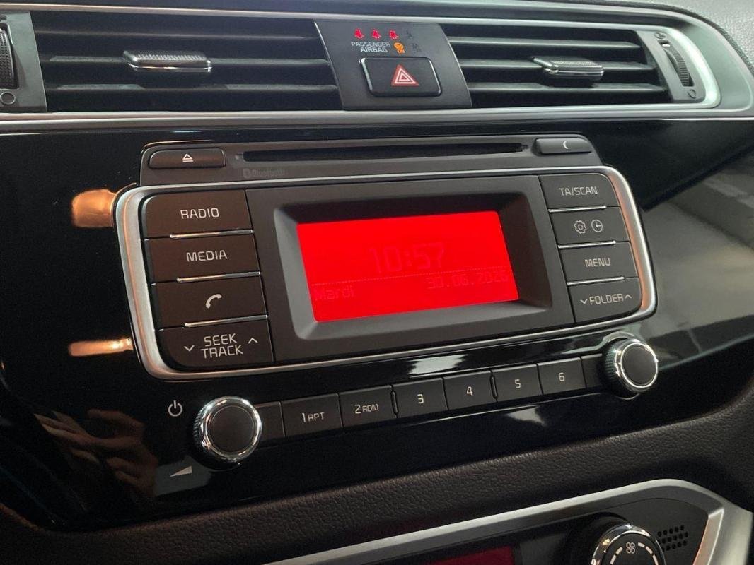 Kia Rio - Photo 16