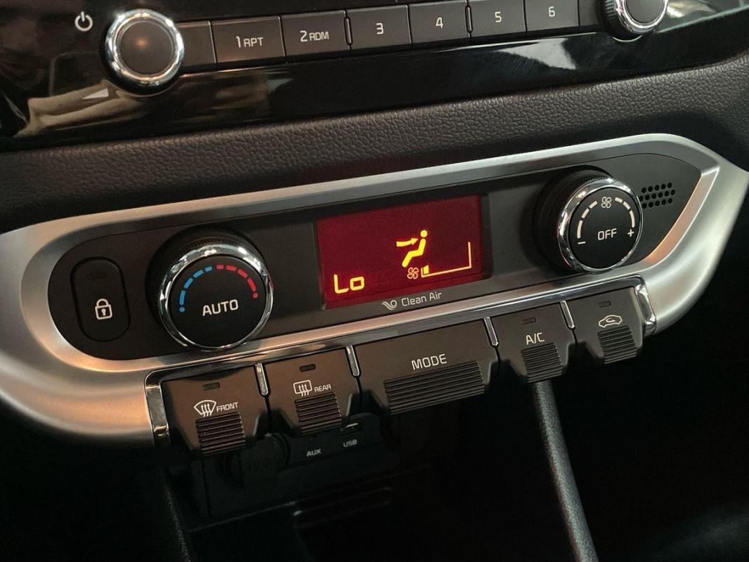 Kia Rio - Photo 19
