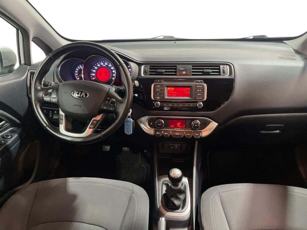 Kia Rio - Photo 24