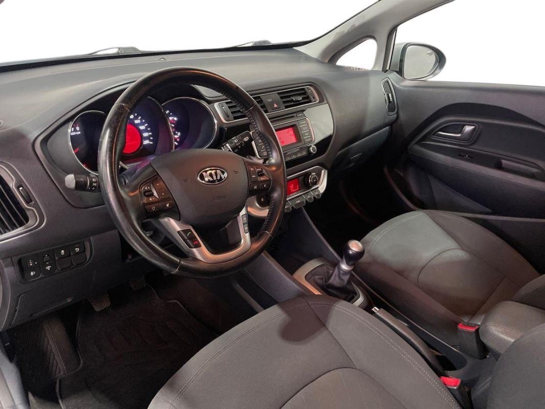 Kia Rio - Photo 9