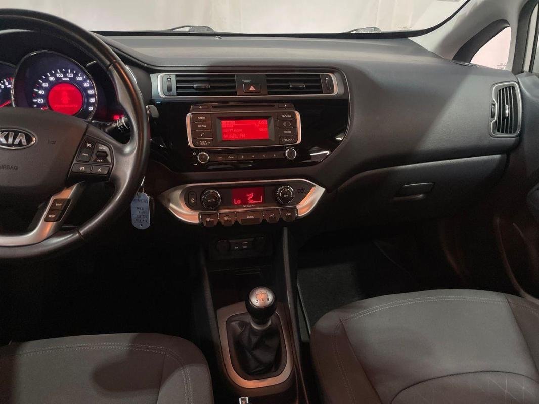 Kia Rio - Photo 10