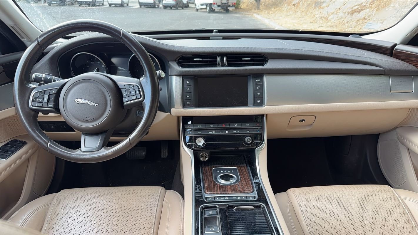 Jaguar XF - Photo 11