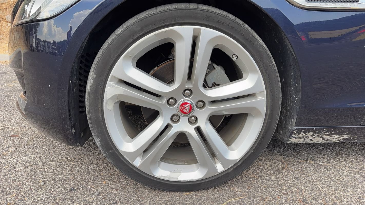 Jaguar XF - Photo 18