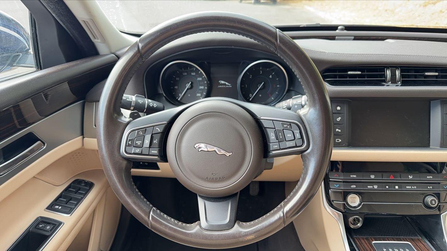 Jaguar XF - Photo 23