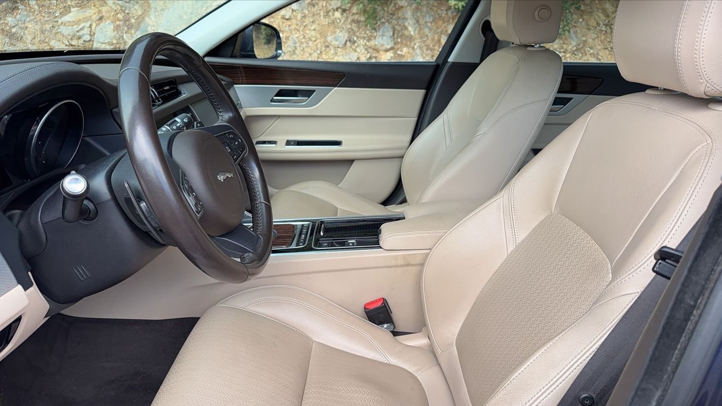 Jaguar XF - Photo 26