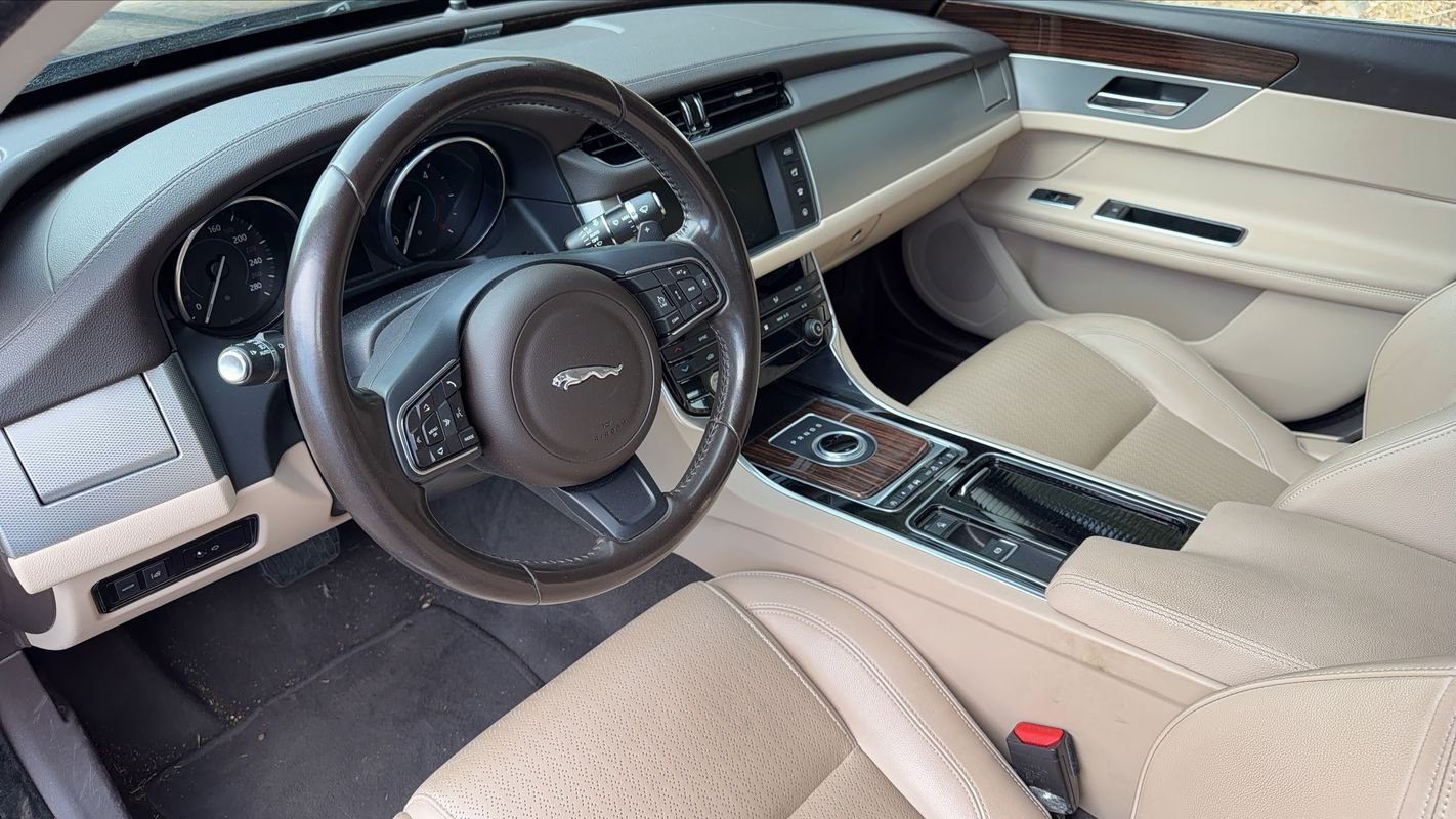 Jaguar XF - Photo 8